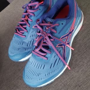Asics gel cumulus 20 NWT size 8.5 ladies